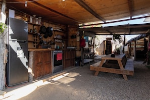 تناول الطعام بالخارج