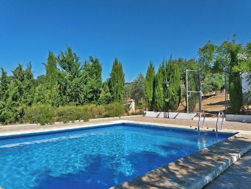 Charming Andalusian villa near Córdoba, with private pool and olive groves.