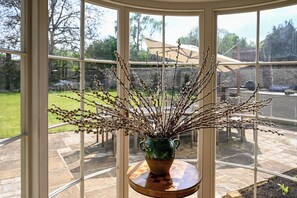 Interior - Designer-owned, luxurious and cosy historic Farmhouse dating from 1490 (Chesham)