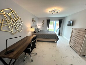 2 bedrooms, iron/ironing board, free WiFi, bed sheets - Luxury Beach Getaway in Charming Dunedin (Dunedin)