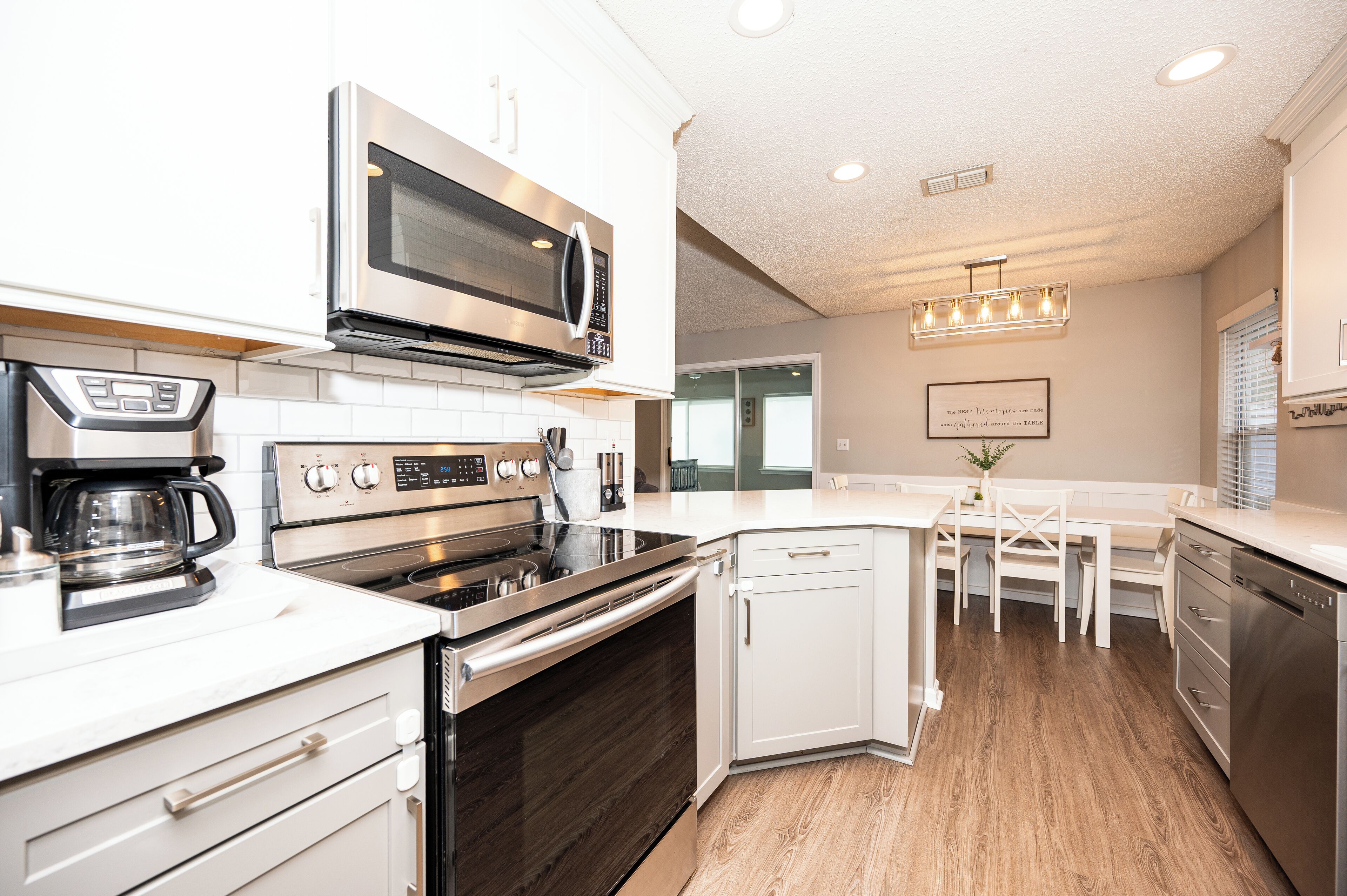 冰箱、微波炉、烤箱、炉灶