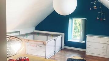 3 bedrooms, iron/ironing board, free WiFi, bed sheets