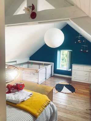 3 bedrooms, iron/ironing board, free WiFi, bed sheets