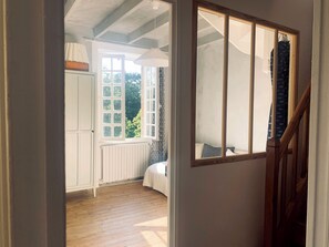 Interior - Cottage-style house between countryside and sea (Carolles)