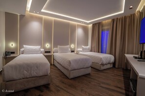 Habitación triple, balcón, vistas a la montaña | Wifi gratis