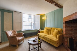 TV - Castle Cottage -  a holiday let that sleeps 4 guests  in 2 bedrooms (Canterbury)