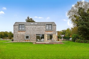 Exterior - Brook Lodge Farm - a holiday let that sleeps 6 guests in 3 bedrooms (Uckfield)