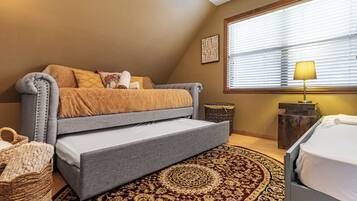 4 slaapkamers, een strijkplank/strijkijzer, internet, beddengoed