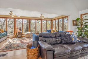 Living area - aMandala River Retreat (Fort White)