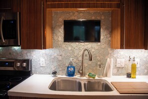 Refrigerador, microondas, horno y parrilla de estufa