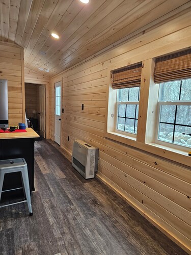 Wonderful 1-bedroom cabin with AC in charming Potsdam on a brook.