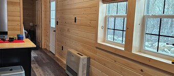 Wonderful 1-bedroom cabin with AC in charming Potsdam on a brook.