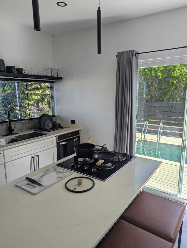 Private kitchen - Modern Cottage with Pool in Cedar Valley (Cedar Valley)