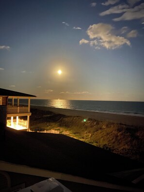 Beach - Family friendly oceanfront townhome only steps to the ocean    (Atlantic Beach)