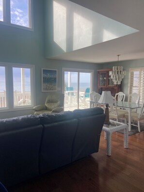 Smart TV - Family friendly oceanfront townhome only steps to the ocean    (Atlantic Beach)