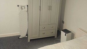 A bedroom with a bed, a wardrobe, a radiator, and a heater. - River View Flat, 5 minutes Drive to Bluewater and Greenhithe Station (Greenhithe)