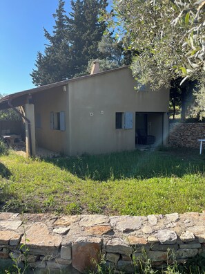 Exterior - Small, quiet house (Ollioules)