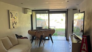 A modern living room with a sofa, a dining table, and a TV. - Small, quiet house (Ollioules)