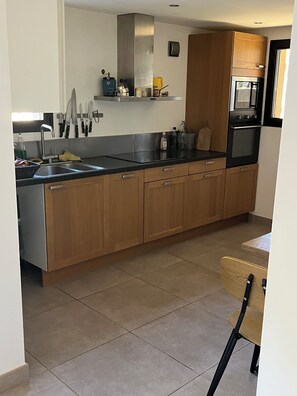Private kitchen - Small, quiet house (Ollioules)