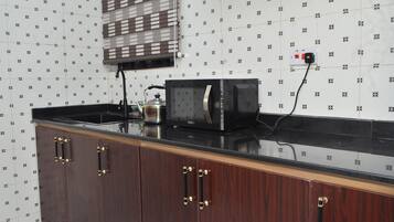 Mini-fridge, microwave, oven, stovetop