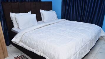 Desk, laptop workspace, free WiFi