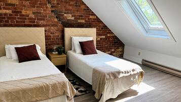 3 bedrooms, iron/ironing board, WiFi, bed sheets