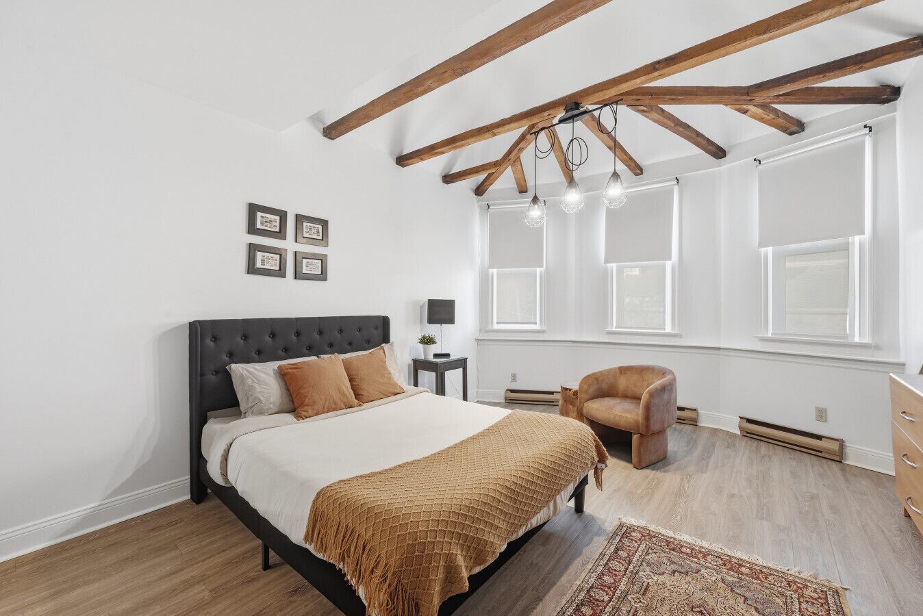 3 chambres, fer et planche à repasser, Wi-Fi gratuit, draps fournis