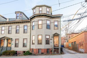 Exterior - Stylish Heritage Stay in Downtown Halifax (Halifax)