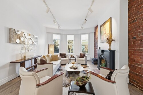 Stylish Heritage Stay in Downtown Halifax