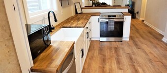 Family-friendly 3-bedroom cozy bungalow- 10 mins to the Lake and 25 to Ski Area