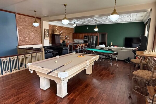 TV - Upscale Loft in Downtown St Joseph (Saint Joseph)