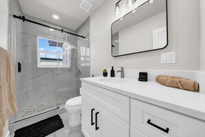 Shower, hair dryer, towels, soap - 2-bedroom +bonus room bungalow in charming St. Pete Beach with AC (St. Pete Beach)