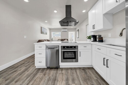 2-bedroom +bonus room bungalow in charming St. Pete Beach with AC