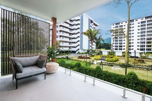 Property grounds - Brand New 3BR, in Gated Community w/ Private Pool in Jaco (Jacó)