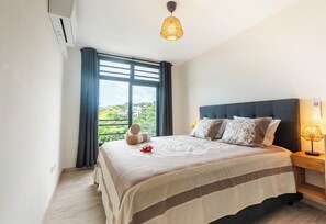 2 Schlafzimmer, Schreibtisch, Bügeleisen/Bügelbrett, Reisekinderbett