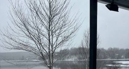 Cozy, warm waterside cottage