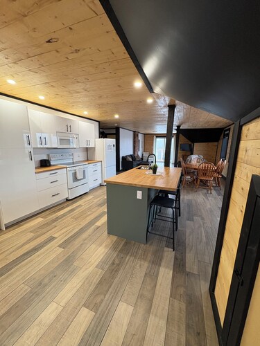 Newly renovated apartment in the heart of Montague!