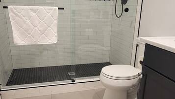 淋浴設備、風筒、提供毛巾、番梘