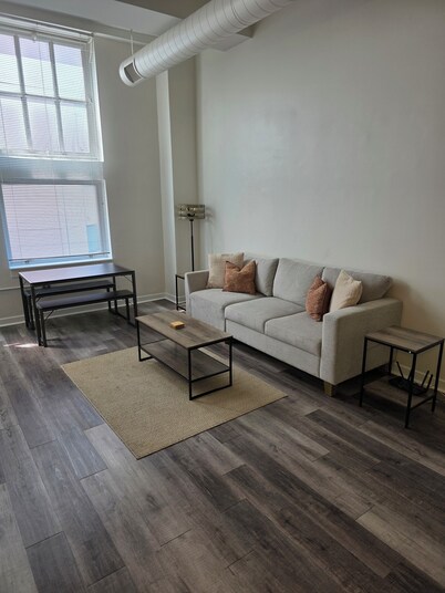 Indy Skywalk Access 2Bed/2Bath