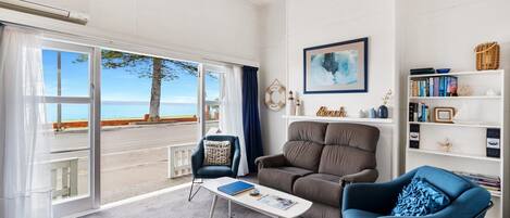 Una Smart TV, libros