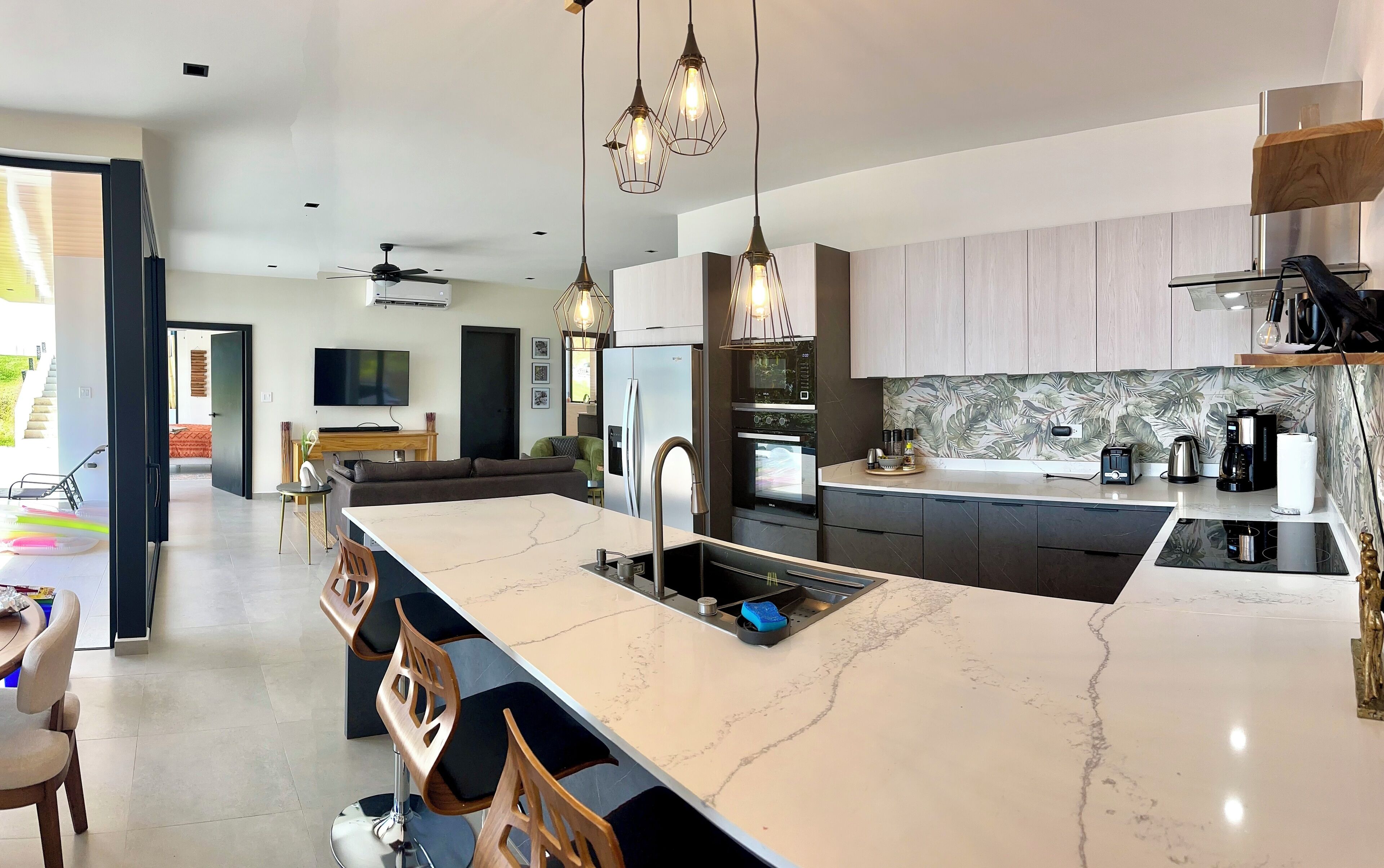 電子レンジ、オーブン、コンロ、食器洗い機