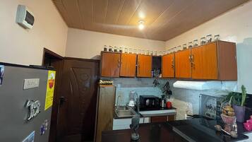 Fridge, microwave, oven, coffee/tea maker