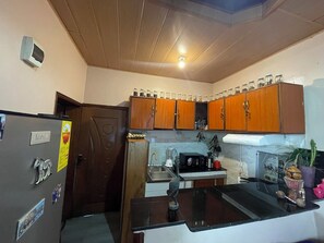 Fridge, microwave, oven, coffee/tea maker