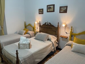 5 bedrooms, iron/ironing board, bed sheets
