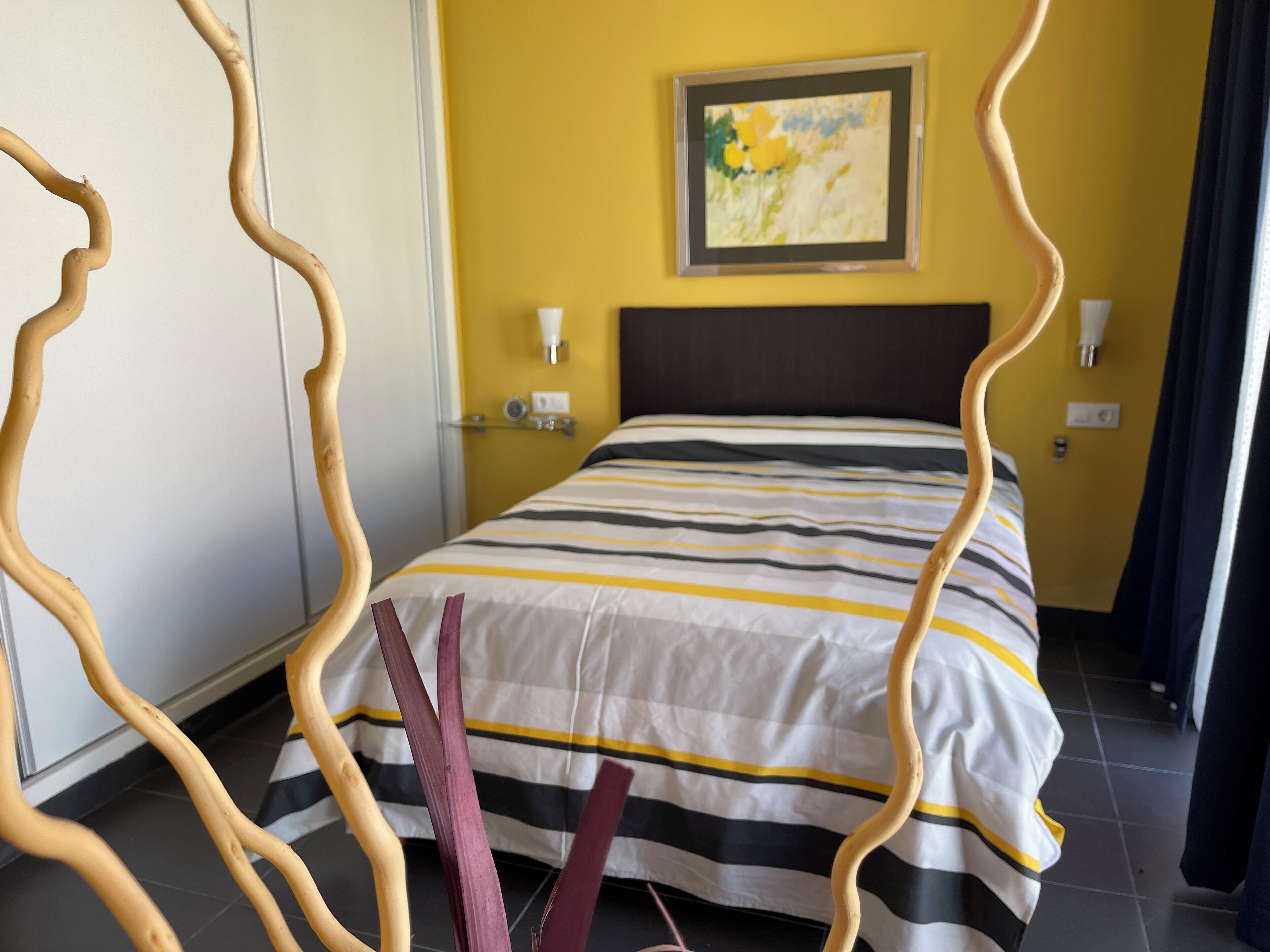 5 bedrooms, iron/ironing board, bed sheets