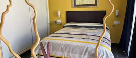 5 chambres, fer et planche Ă repasser, literie fournie
