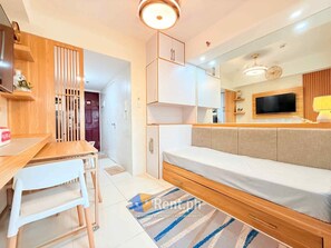 Desk, laptop workspace, free WiFi