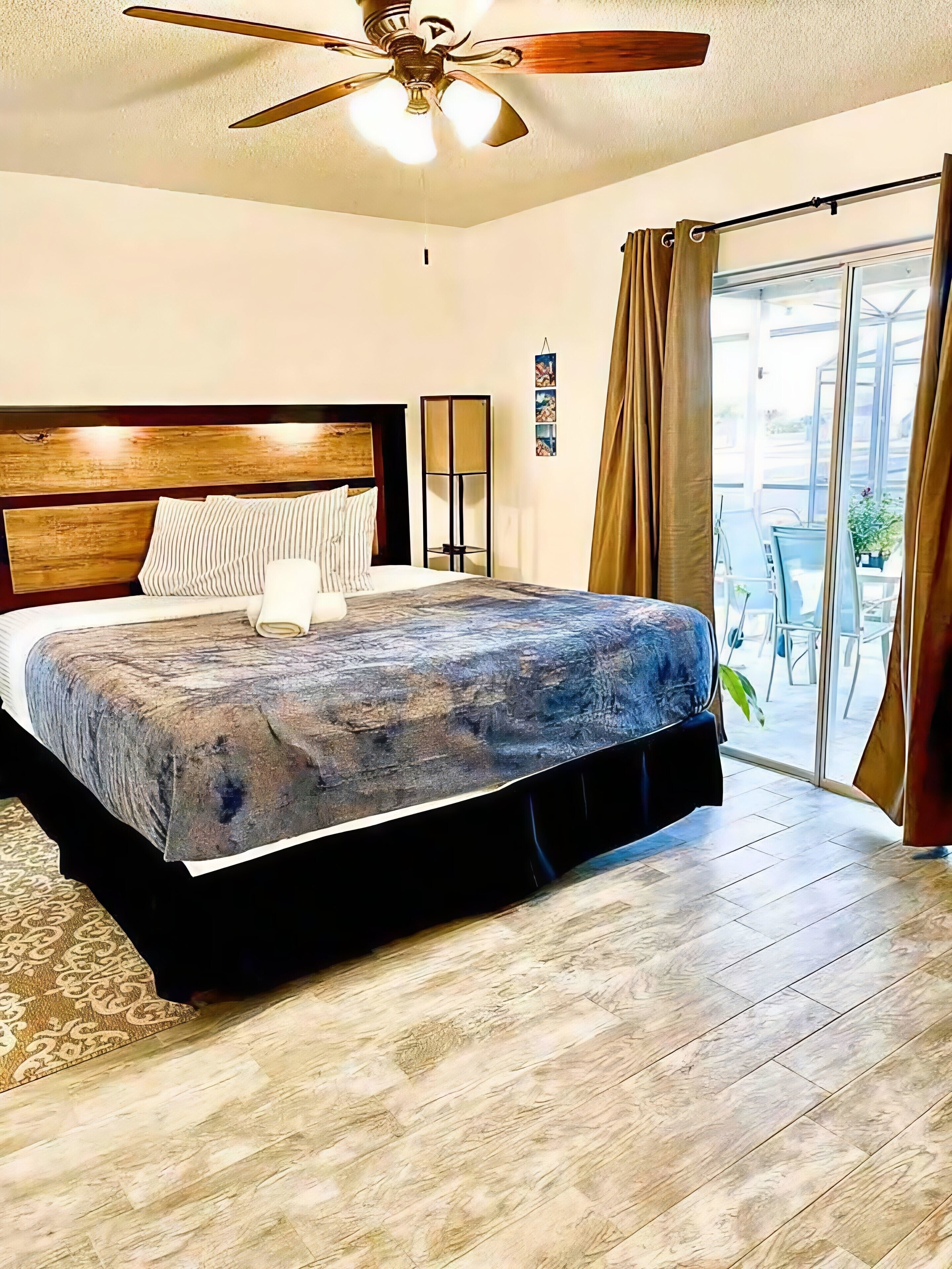 3 bedrooms, iron/ironing board, internet, bed sheets