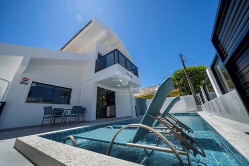 Casa Cristal, 6 suites, sleeps 22, with heated pool, 100m from the sea.