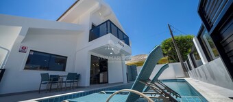 Casa Cristal, 6 suites, sleeps 22, with heated pool, 100m from the sea.